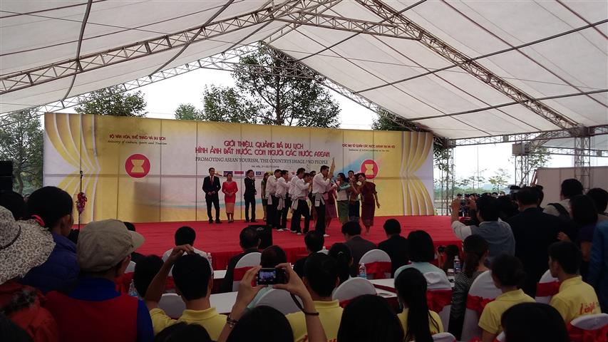 ໂຄ​ສະ​ນາ​ການ​ທ່ອງ​ທ່ຽວ​ບັນ​ດາ​ປະ​ເທດ​ອາ​ຊຽນ 2014